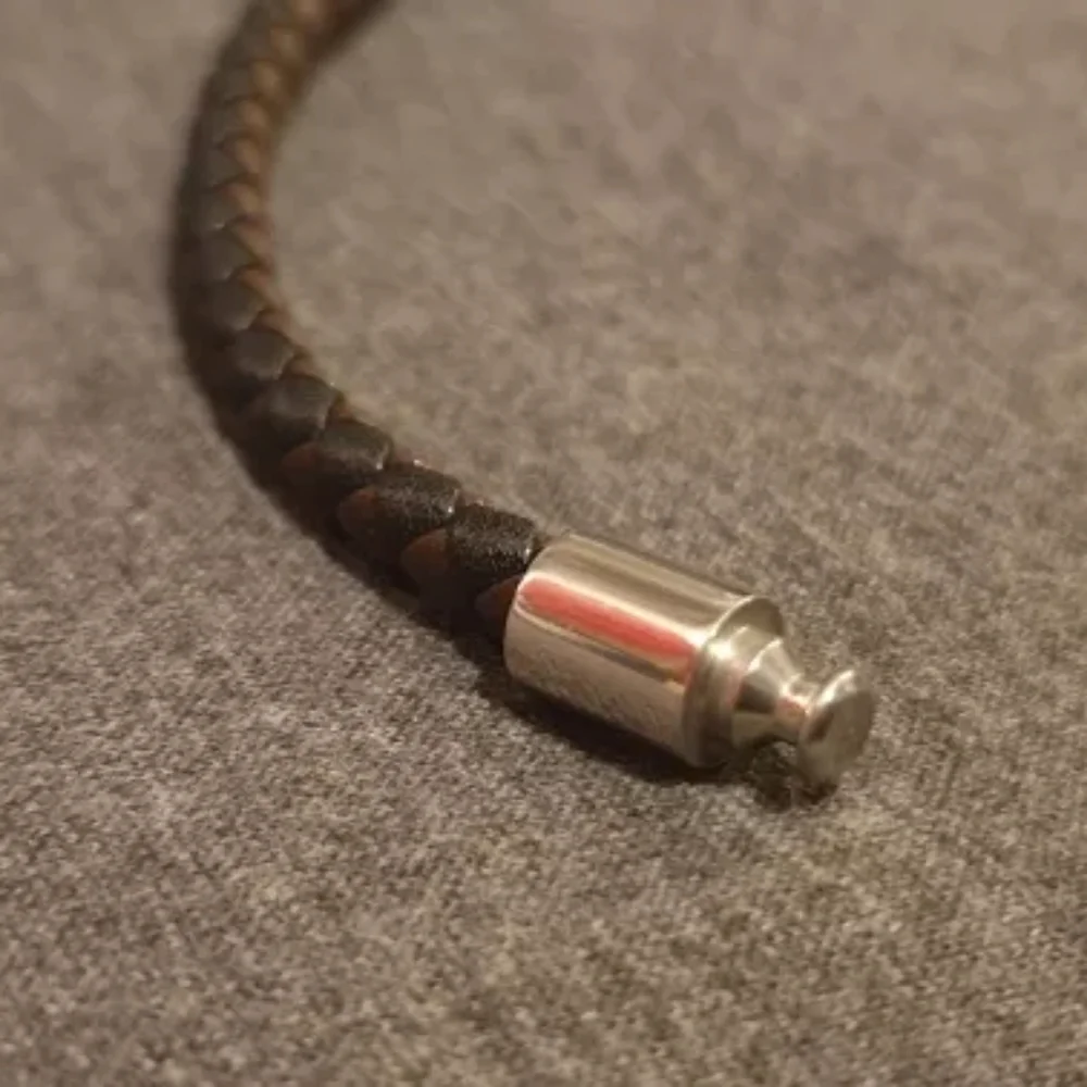 NEW‎ Black Braided 8